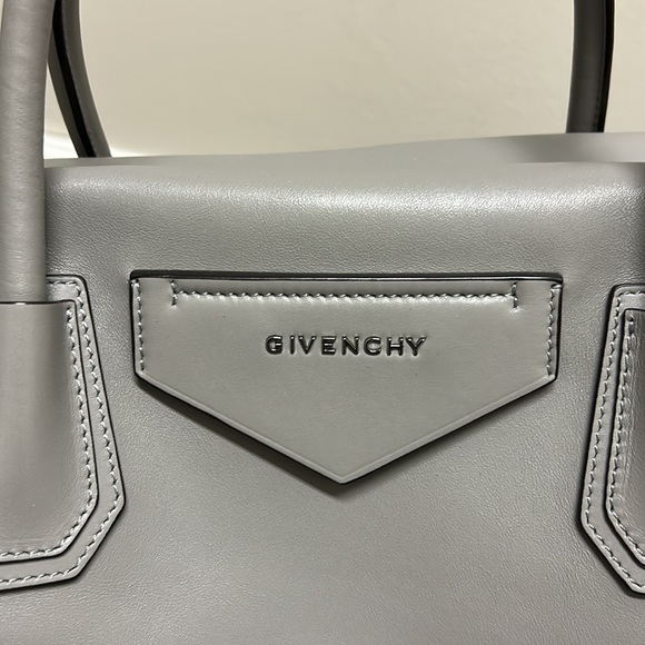 Givenchy Antigona soft medium leather satchel - Picture 2 of 13